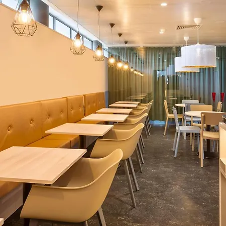 E Hotel 4*