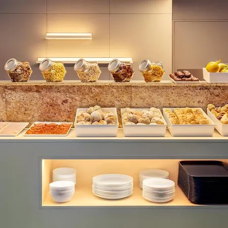 E Hotel 4*